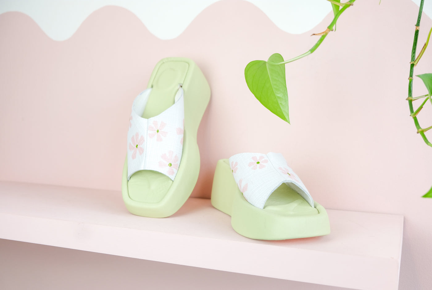 THE MAKING OF FLORAL WEDGES